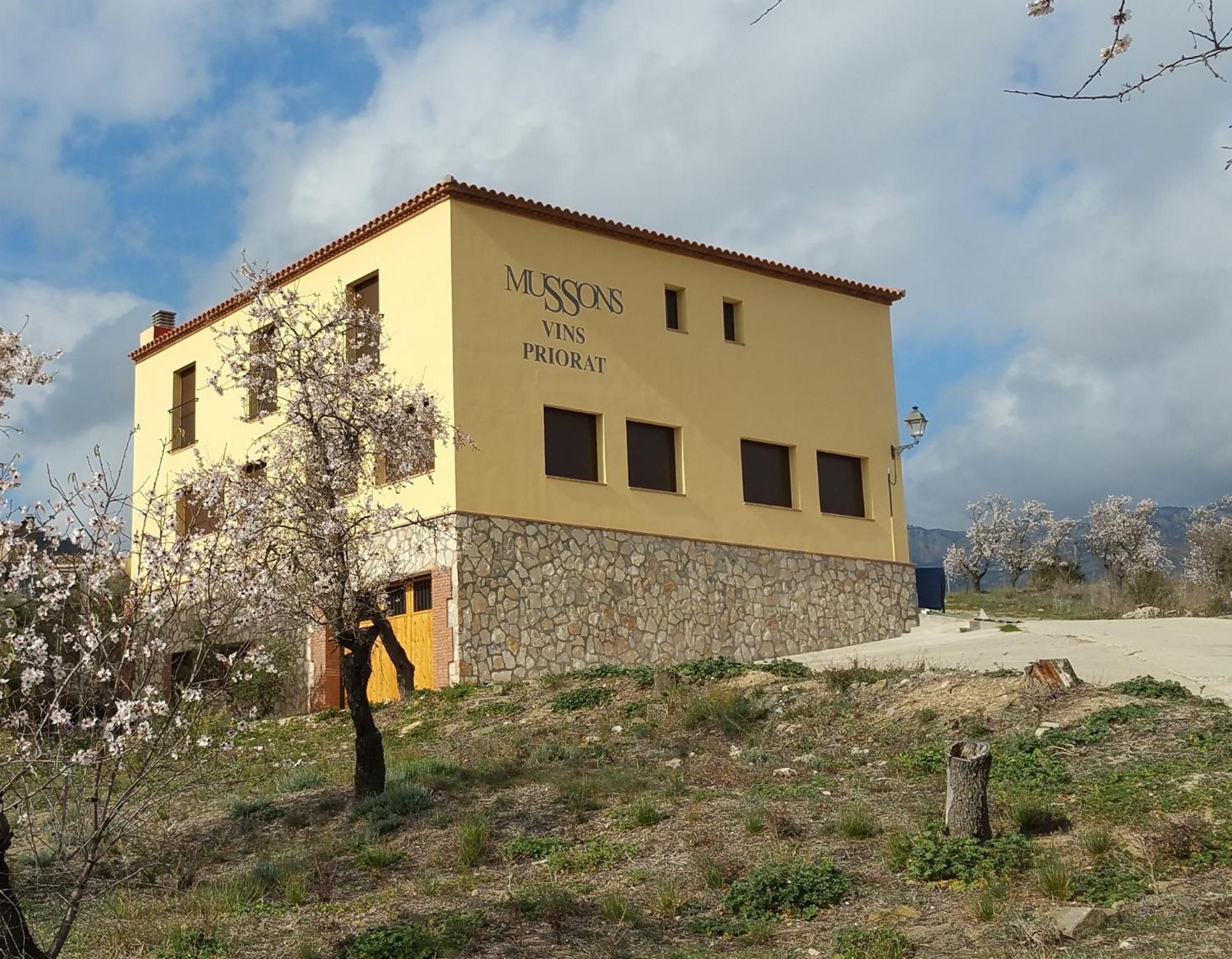 Hostal Restaurant Mussons Vins Poboleda Exterior photo